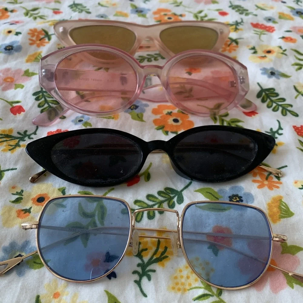 Accessory Sun glasses - Picture 2 of 2